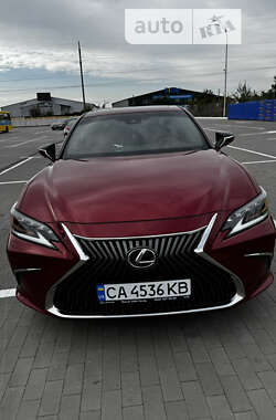 Седан Lexus ES 2020 в Виннице