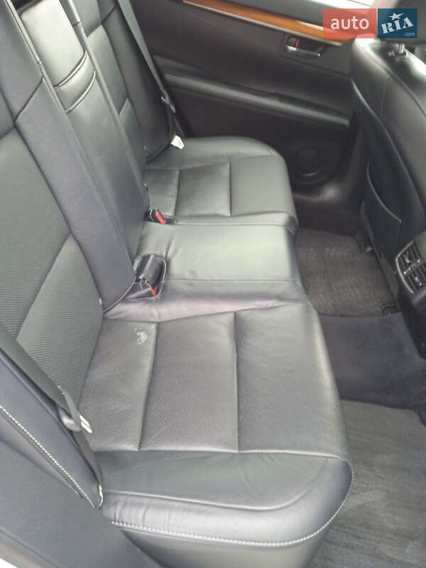 Седан Lexus ES 2013 в Полтаве