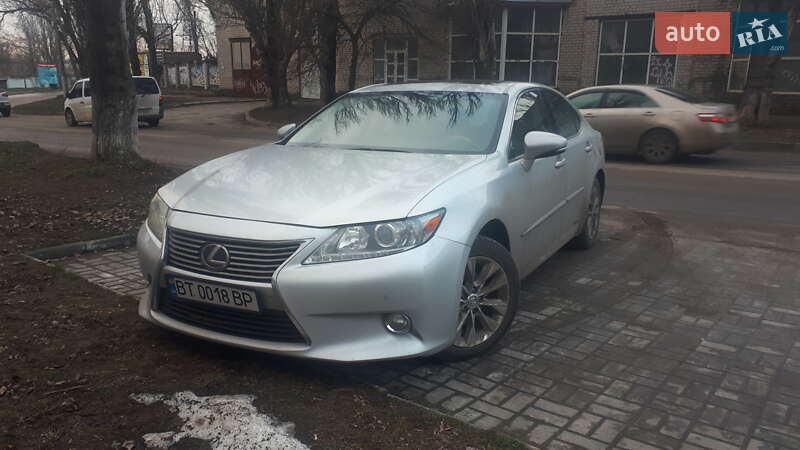 Lexus ES, photos from the listing