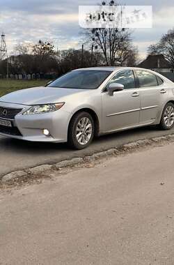 Седан Lexus ES 2013 в Полтаві