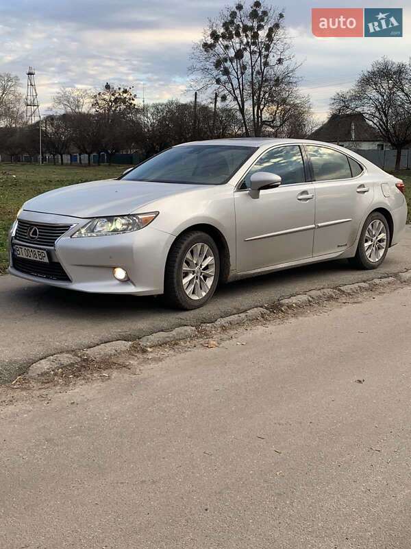 Седан Lexus ES 2013 в Полтаве
