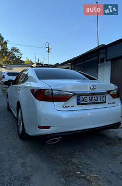 Седан Lexus ES 2016 в 