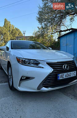 Седан Lexus ES 2016 в 