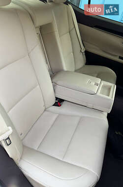 Седан Lexus ES 2016 в Днепре