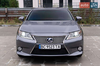 Седан Lexus ES 2012 в Самборі