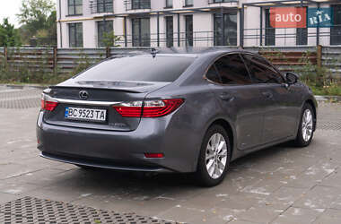 Седан Lexus ES 2012 в Самборі