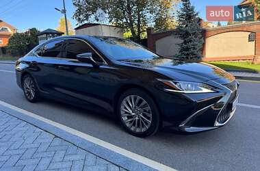 Седан Lexus ES 2019 в Киеве