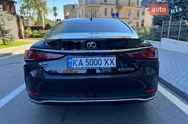 Седан Lexus ES 2019 в Киеве