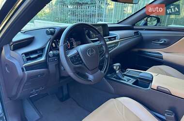 Седан Lexus ES 2019 в Киеве