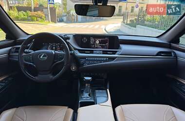 Седан Lexus ES 2019 в Киеве