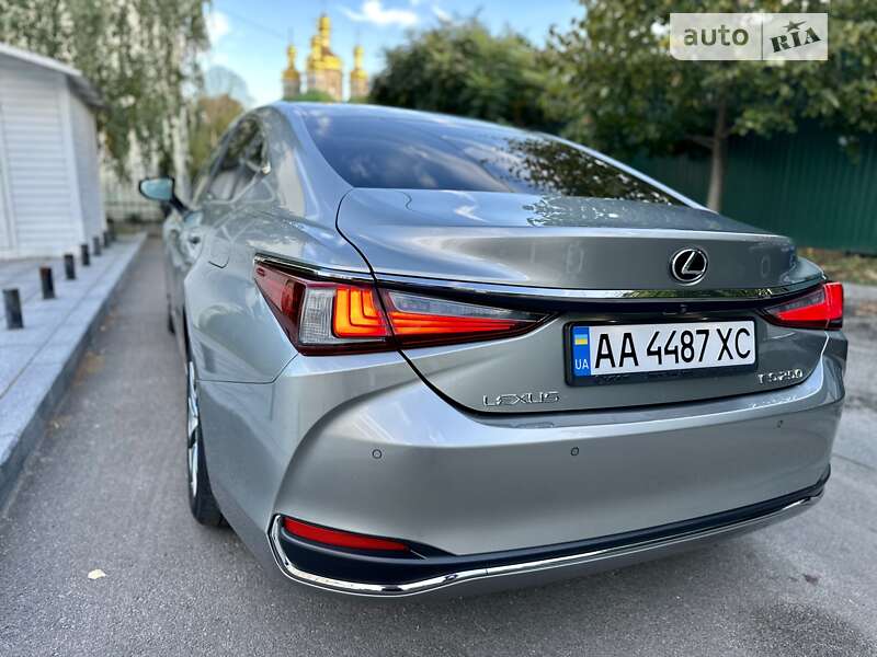 Седан Lexus ES 2019 в Києві