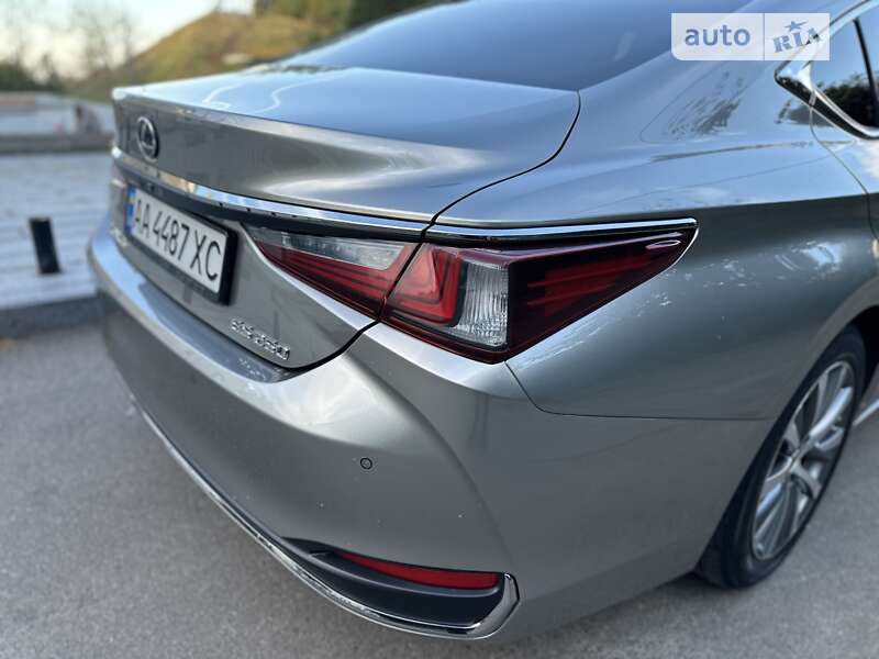 Седан Lexus ES 2019 в Києві