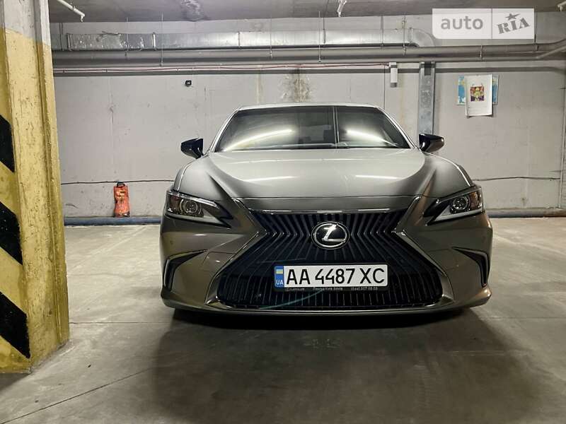 Седан Lexus ES 2019 в Києві