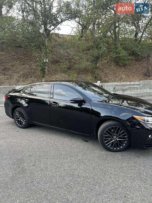 Седан Lexus ES 2016 в Киеве