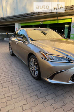 Седан Lexus ES 2020 в Львові