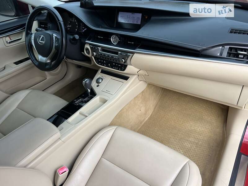 Седан Lexus ES 2013 в Киеве фото 50 Седан Lexus ES 2013 в Киеве