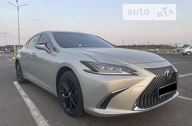 Седан Lexus ES 2019 в Києві