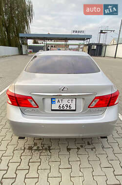 Седан Lexus ES 2008 в Снятині