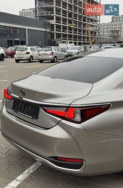 Седан Lexus ES 2019 в Києві