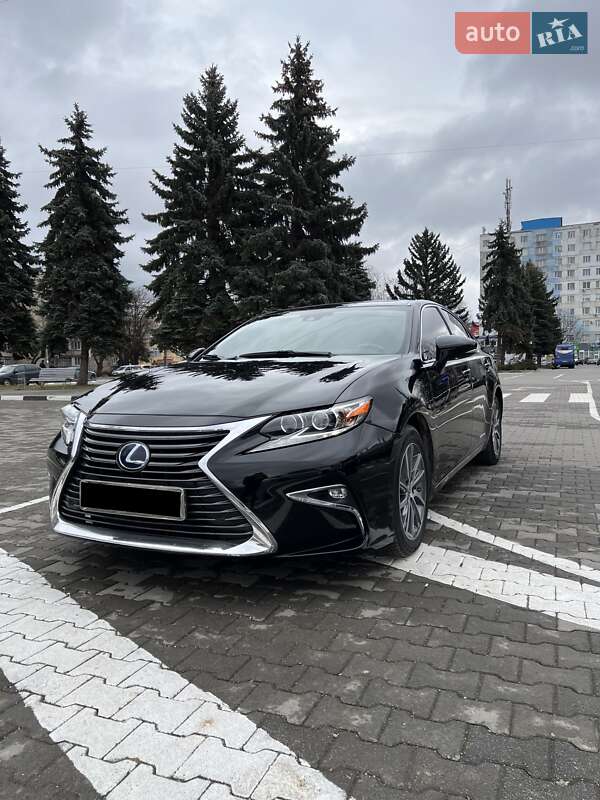 Седан Lexus ES 2015 в Черновцах