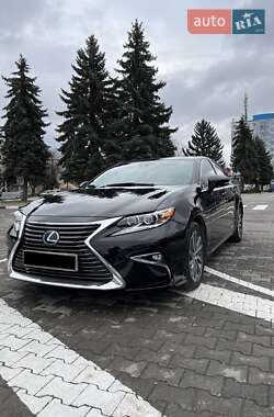 Седан Lexus ES 2015 в Черновцах