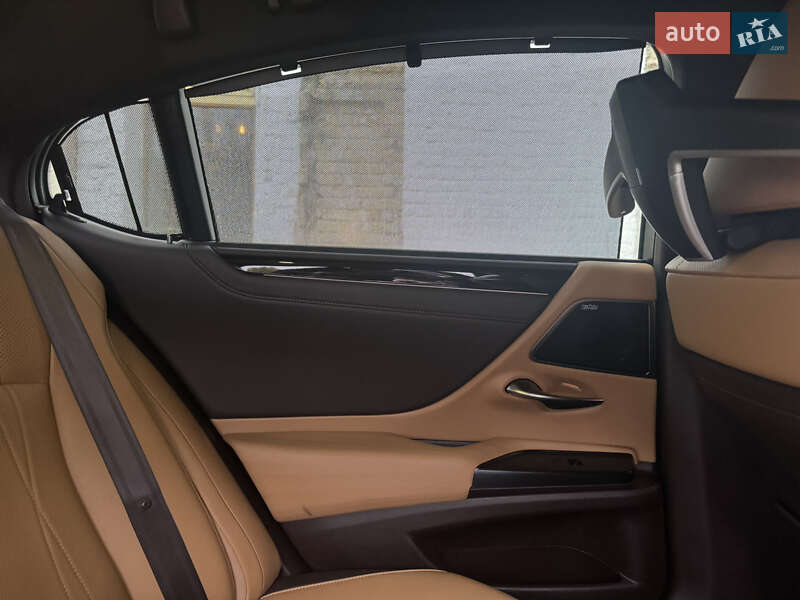 Седан Lexus ES 2018 в Киеве фото 8 Седан Lexus ES 2018 в Киеве