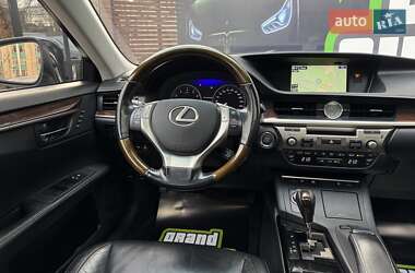 Седан Lexus ES 2015 в Киеве