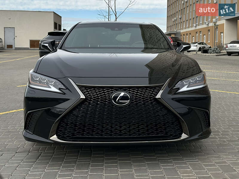 Седан Lexus ES 2019 в 
