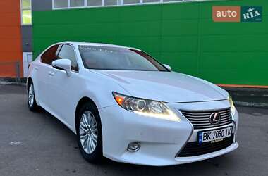 Седан Lexus ES 2015 в Рівному