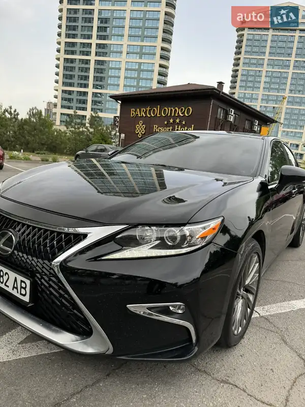 Седан Lexus ES 2016 в 