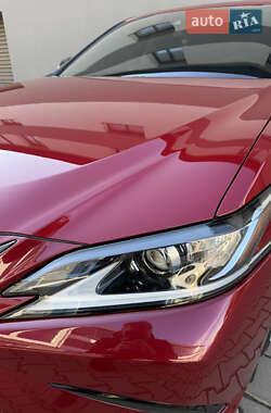 Седан Lexus ES 2019 в 
