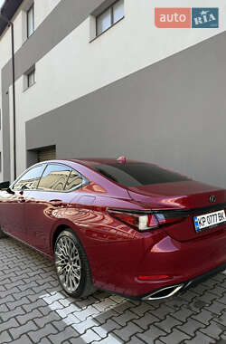 Седан Lexus ES 2019 в 
