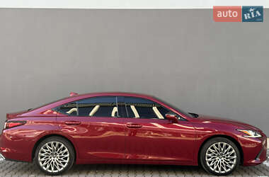 Седан Lexus ES 2019 в 