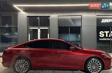 Седан Lexus ES 2019 в 
