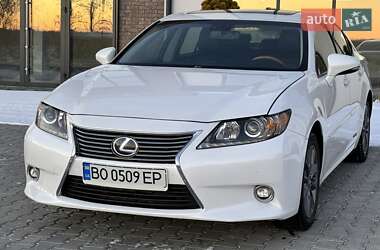 Седан Lexus ES 2015 в Тернополе