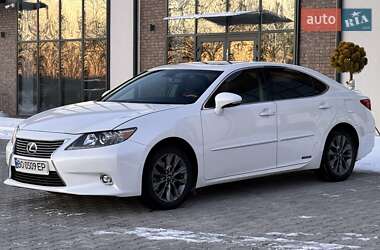 Седан Lexus ES 2015 в Тернополе