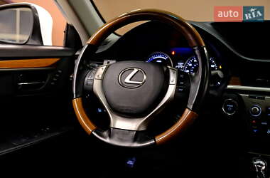 Седан Lexus ES 2013 в Одесі