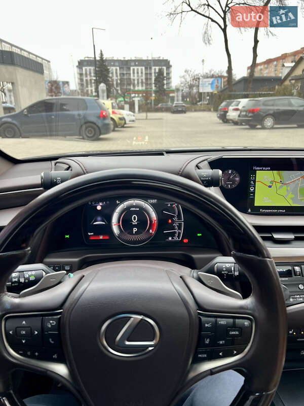 Седан Lexus ES 2018 в Києві