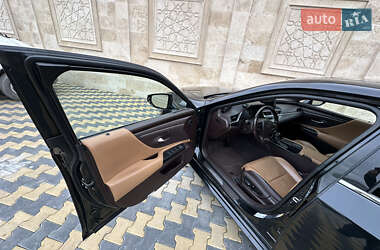Седан Lexus ES 2019 в 