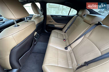 Седан Lexus ES 2019 в 