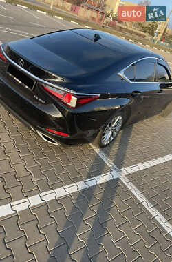Седан Lexus ES 2018 в 