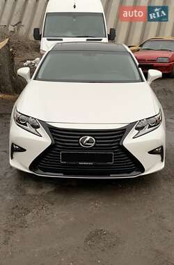 Седан Lexus ES 2018 в Дніпрі