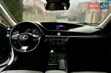 Седан Lexus ES 2017 в 