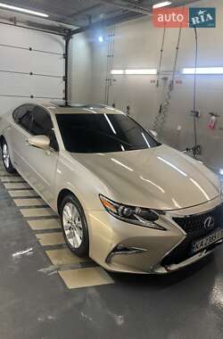 Седан Lexus ES 2014 в 