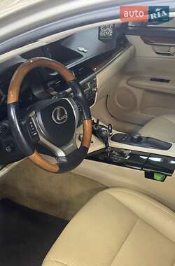 Седан Lexus ES 2014 в 