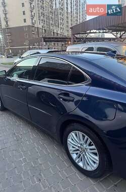 Седан Lexus ES 2015 в 