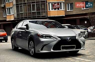 Седан Lexus ES 2018 в Виннице