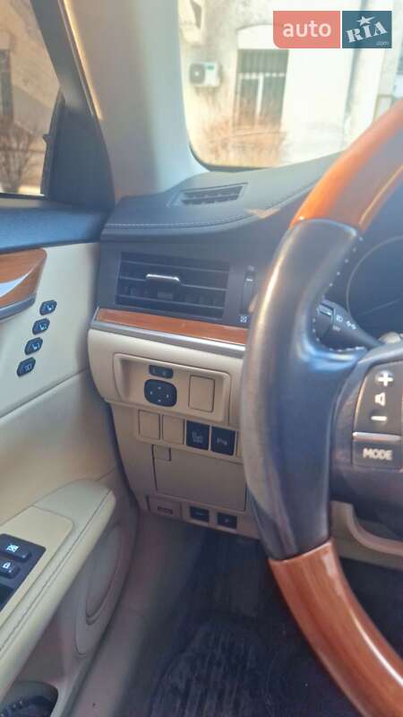 Седан Lexus ES 2013 в Києві