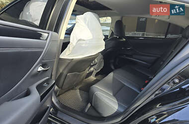 Седан Lexus ES 2021 в 