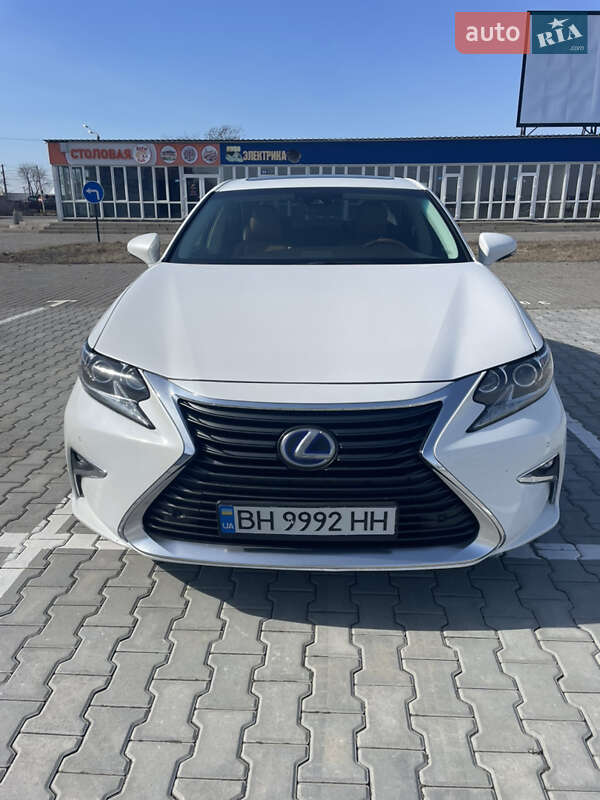 Lexus ES 2016